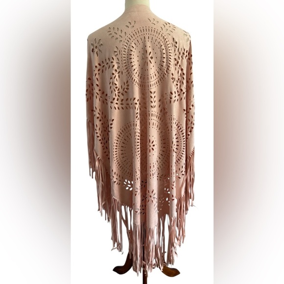 Bagatelle City Pink Faux Suede Lasercut Fringe Cape Shrug Size XL - Picture 6 of 10